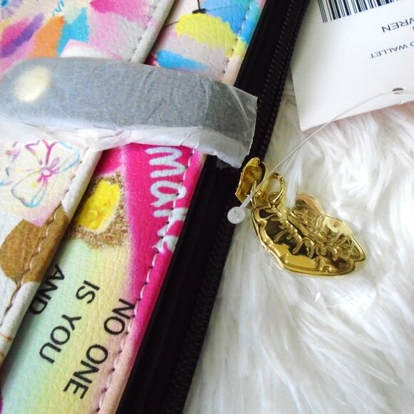 Luv Betsey Photo Real Art Print Wallet Betsey Johnson - Picture 9 of 10